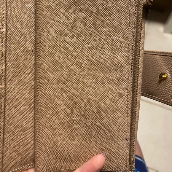 💯 % Auth Prada saffiano wallet cameo beige - Picture 13 of 13
